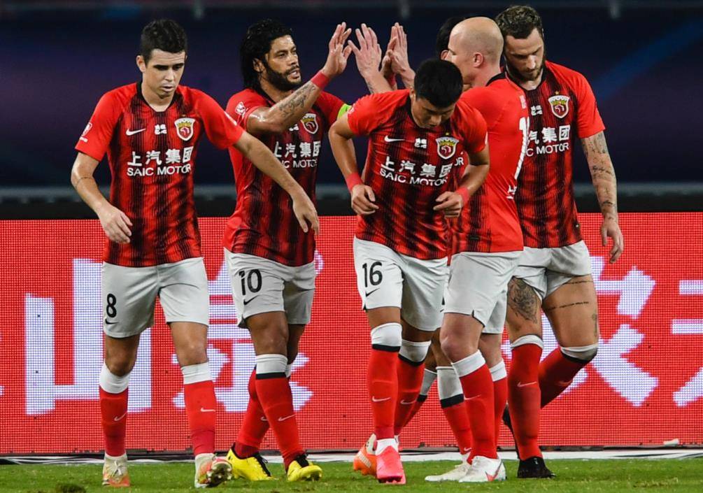 上海上港球员贡献关键进球，帮助球队取胜