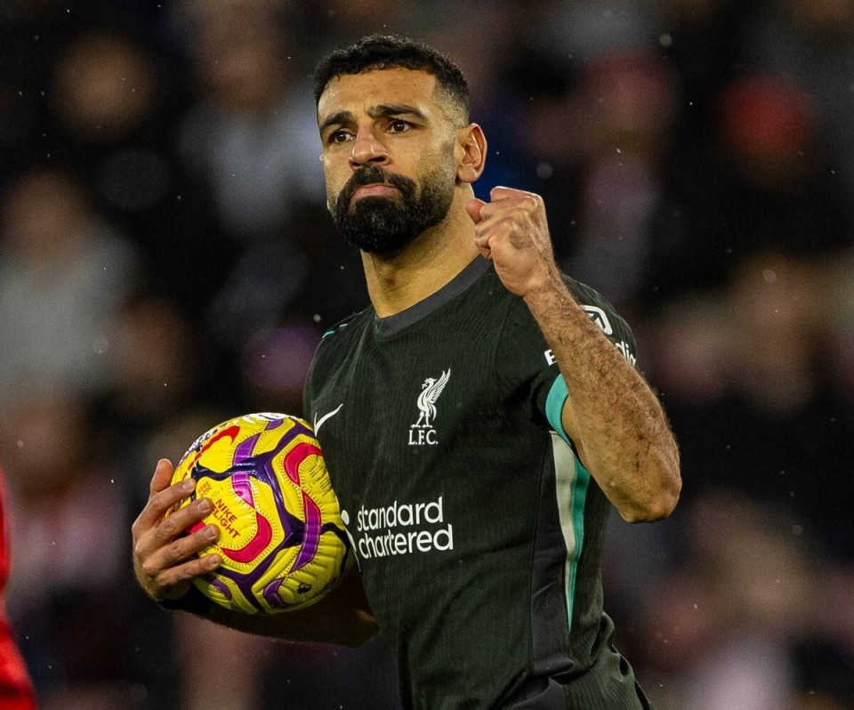 包含利物浦完胜！萨拉赫建功，利物浦锁定小组头名的词条