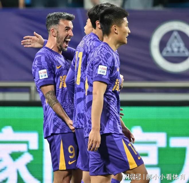 中超赛场热议裁判判罚，争议不断