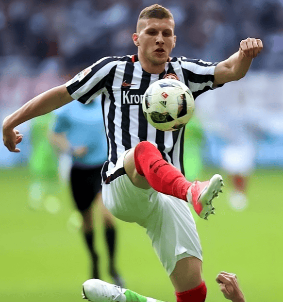 关于门兴格拉德巴赫主场大胜,积分榜逼近前列的信息 关于门兴格拉德巴赫主场大胜,积分榜逼近前列的信息