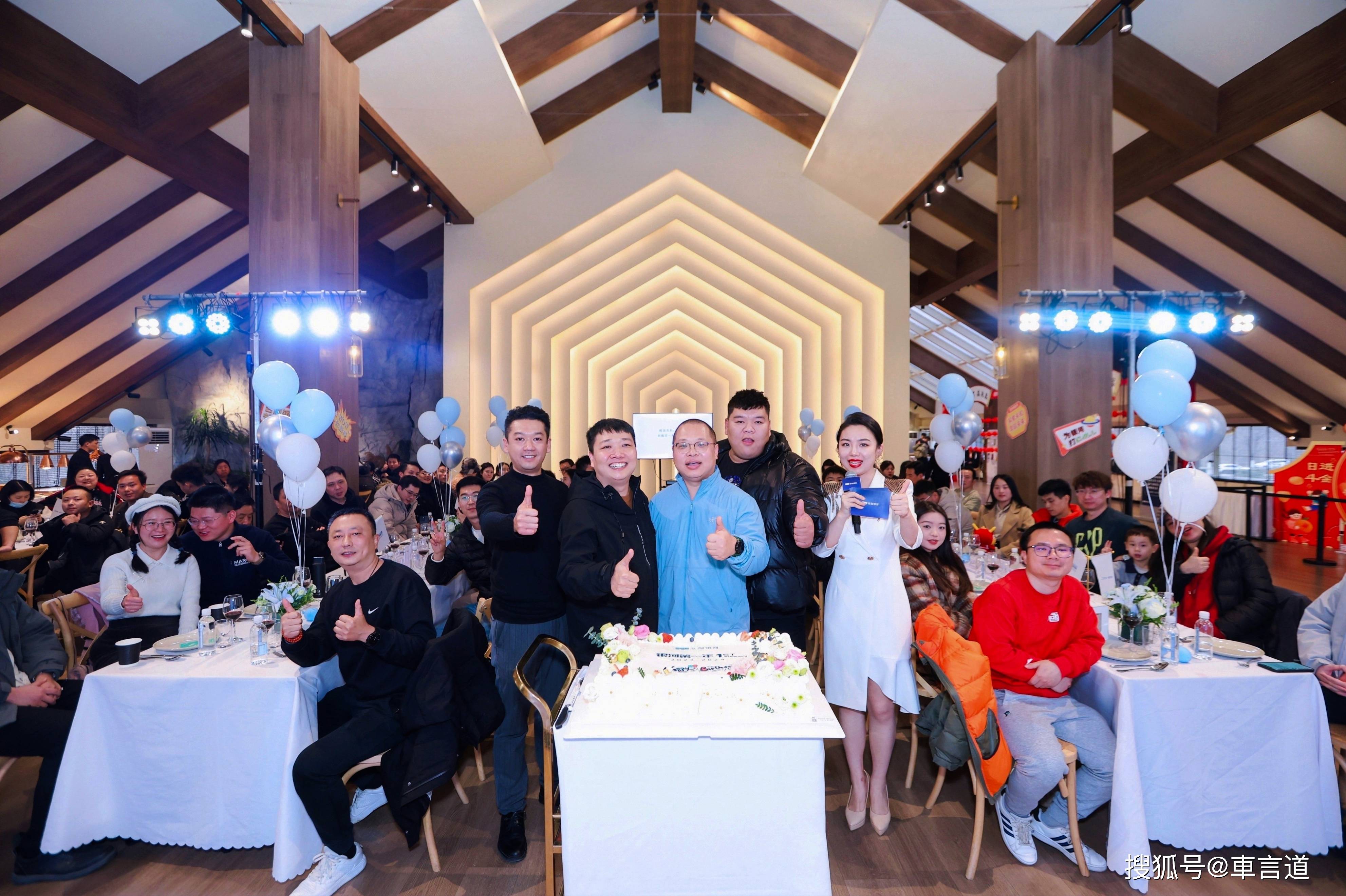 开云下载-比赛现场庆典活动精彩纷呈，观众赞不绝口的简单介绍