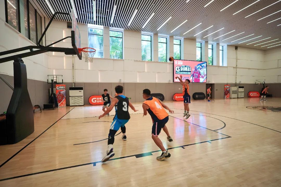 球场上热情澎湃,篮球比赛精彩纷呈的简单介绍 球场上热情澎湃,篮球比赛精彩纷呈的简单介绍