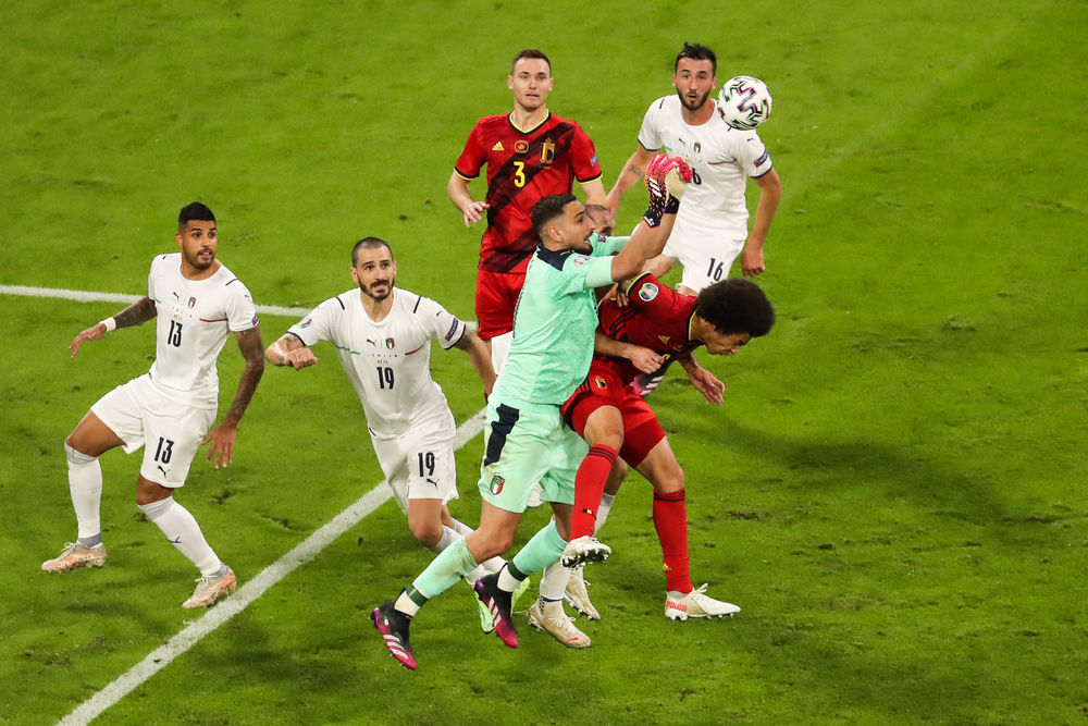 包含西班牙客场大胜瑞士，积分追赶领先者的词条