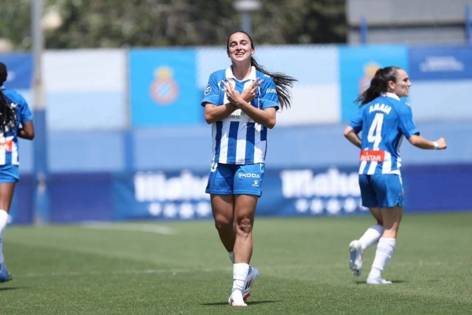 开云下载-西班牙女足团队合作获得关键胜利