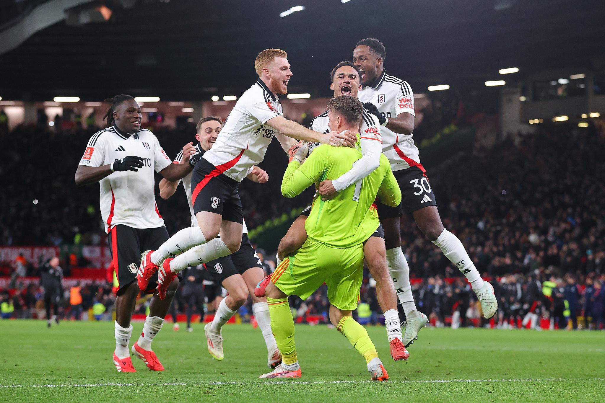 关于英格兰举步维艰，靠点球大战晋级八强的信息