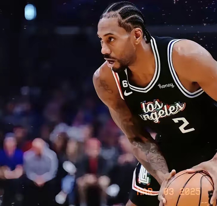 快船战胜马刺,莱昂纳德表现极佳 快船战胜马刺,莱昂纳德表现极佳