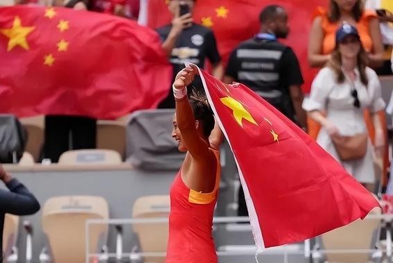 火爆赛场!运动员们为金牌争夺展开激烈角逐 火爆赛场!运动员们为金牌争夺展开激烈角逐