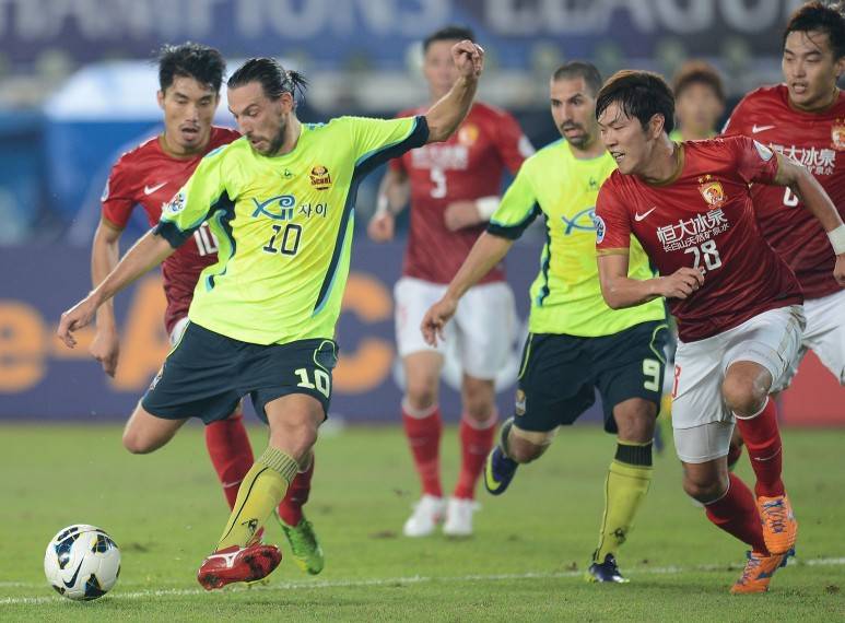 开云体育登录-广州恒大淘宝队遭遇惨败，无缘亚冠比赛四强的简单介绍