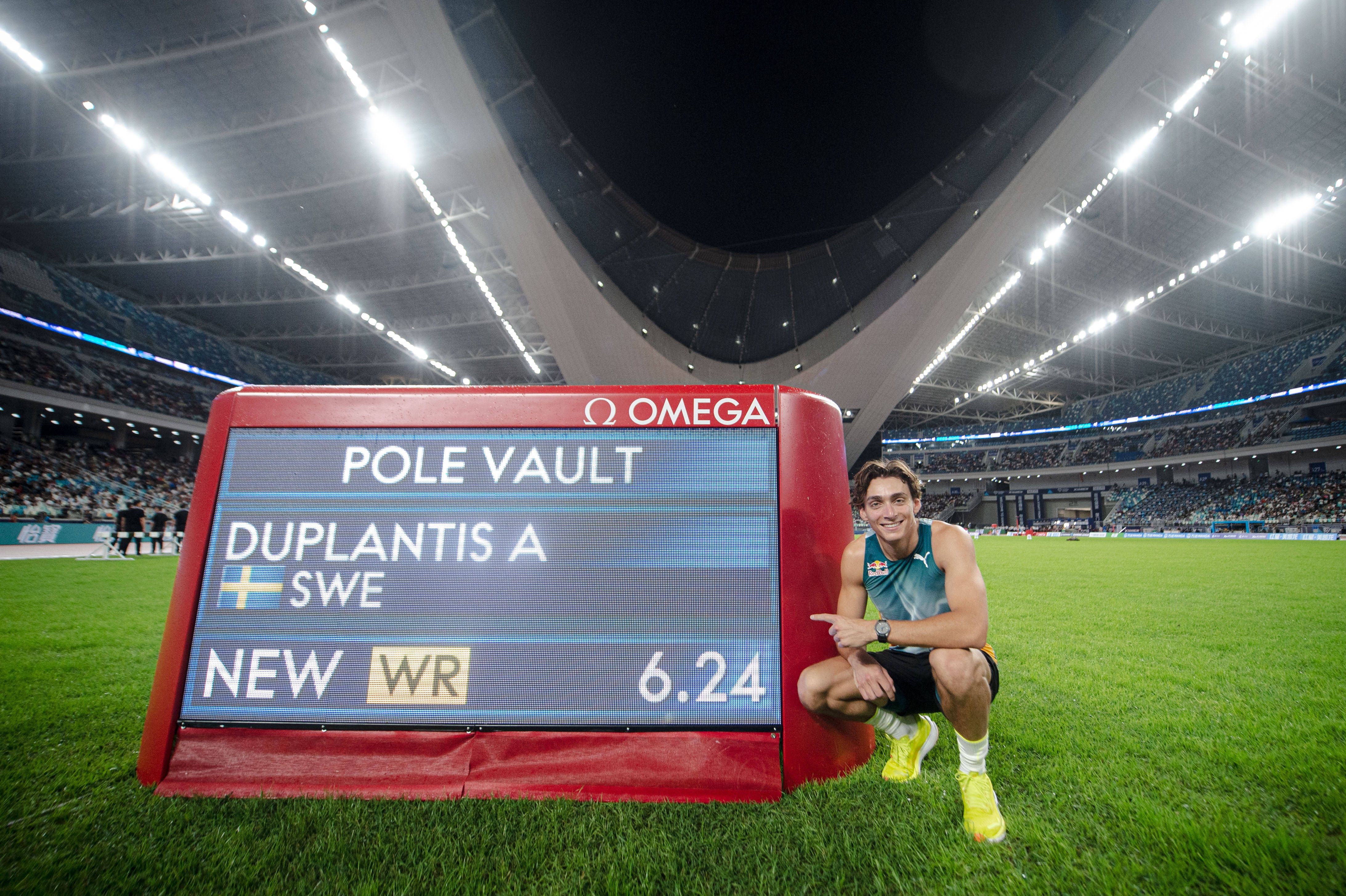 日本运动员刷新世界纪录，震惊全场