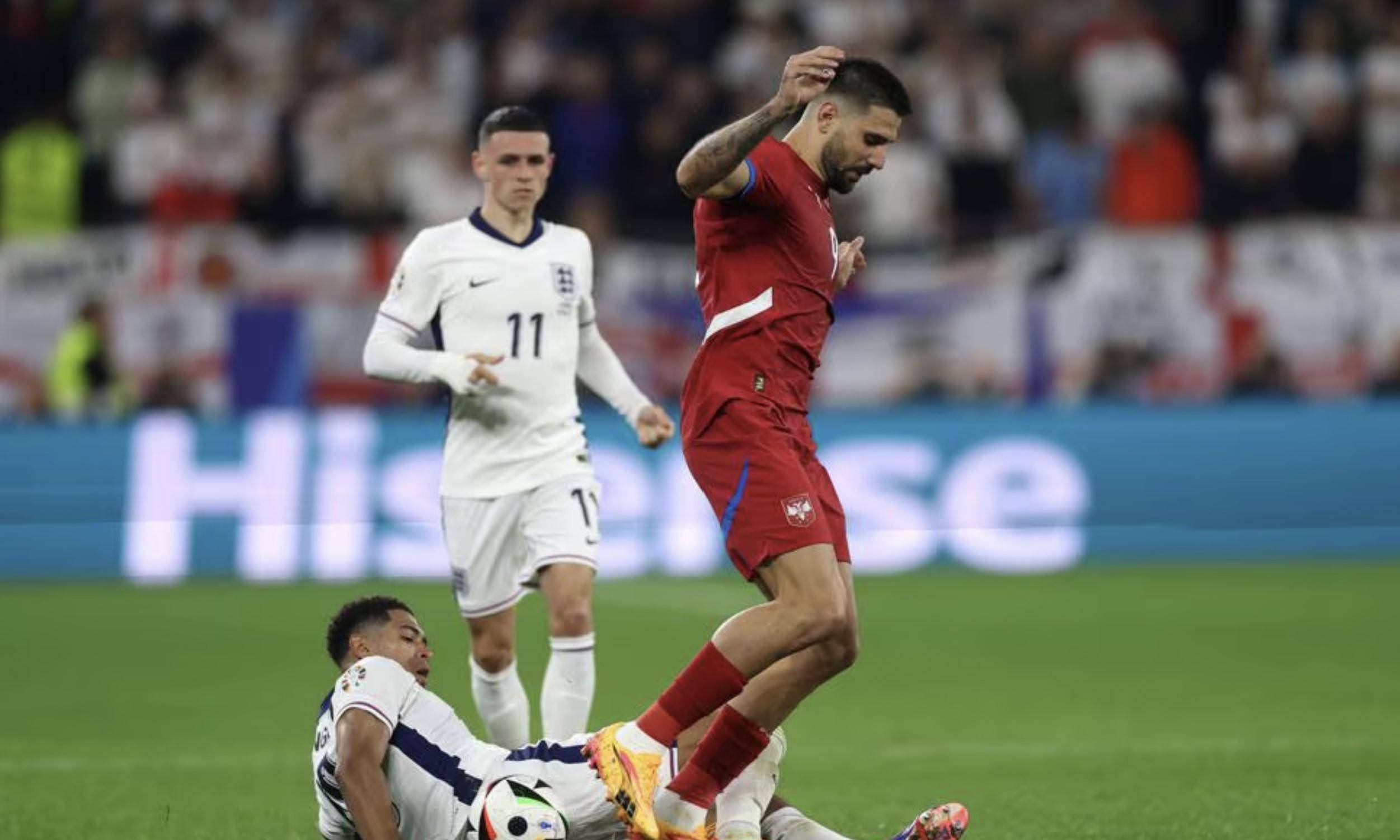 塞维利亚不敌对手，中卫化解关键时刻险击败