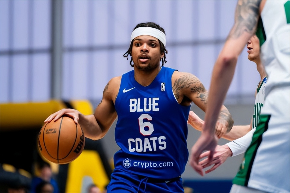 开云体育下载-爵士队球员增加训练力度努力提高