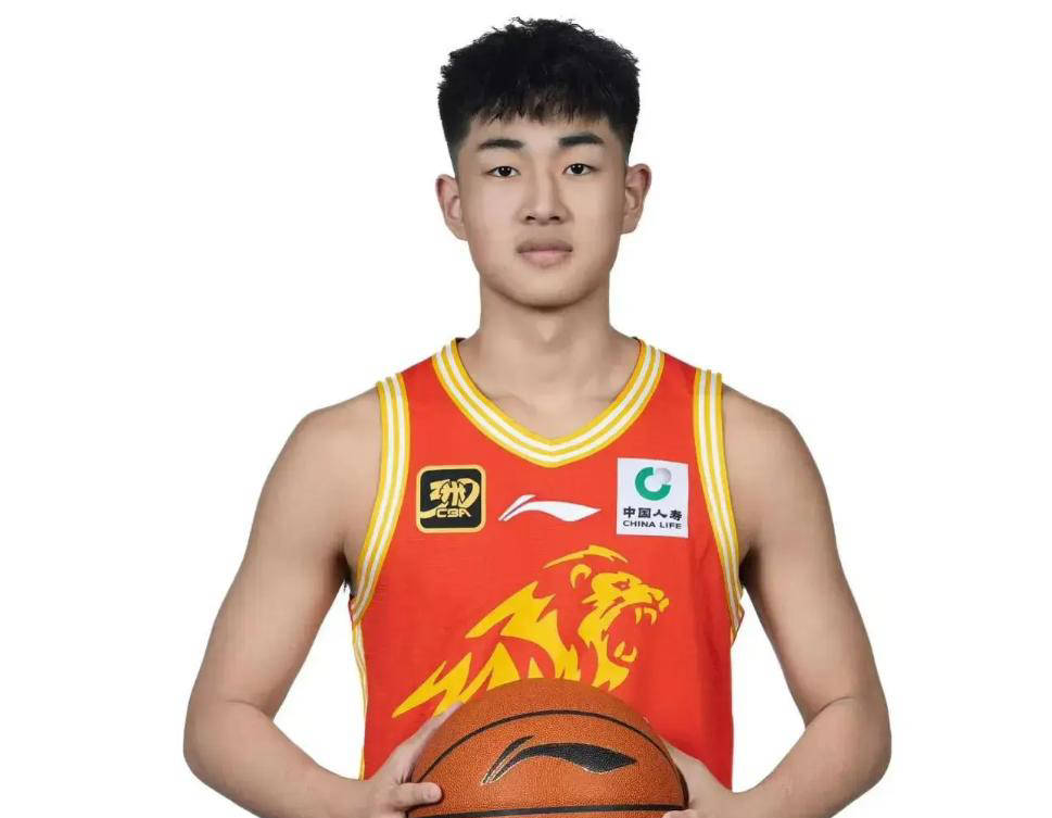 开云体育APP下载-年轻球员在大赛中展现实力潜质