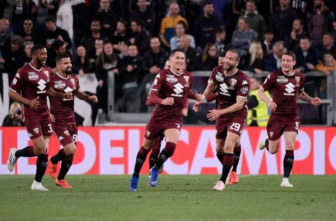 开云下载-萨索洛整体表现不佳，球迷呼吁加紧训练