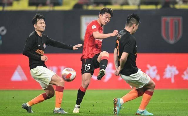 全国球员的表现引起球迷热议