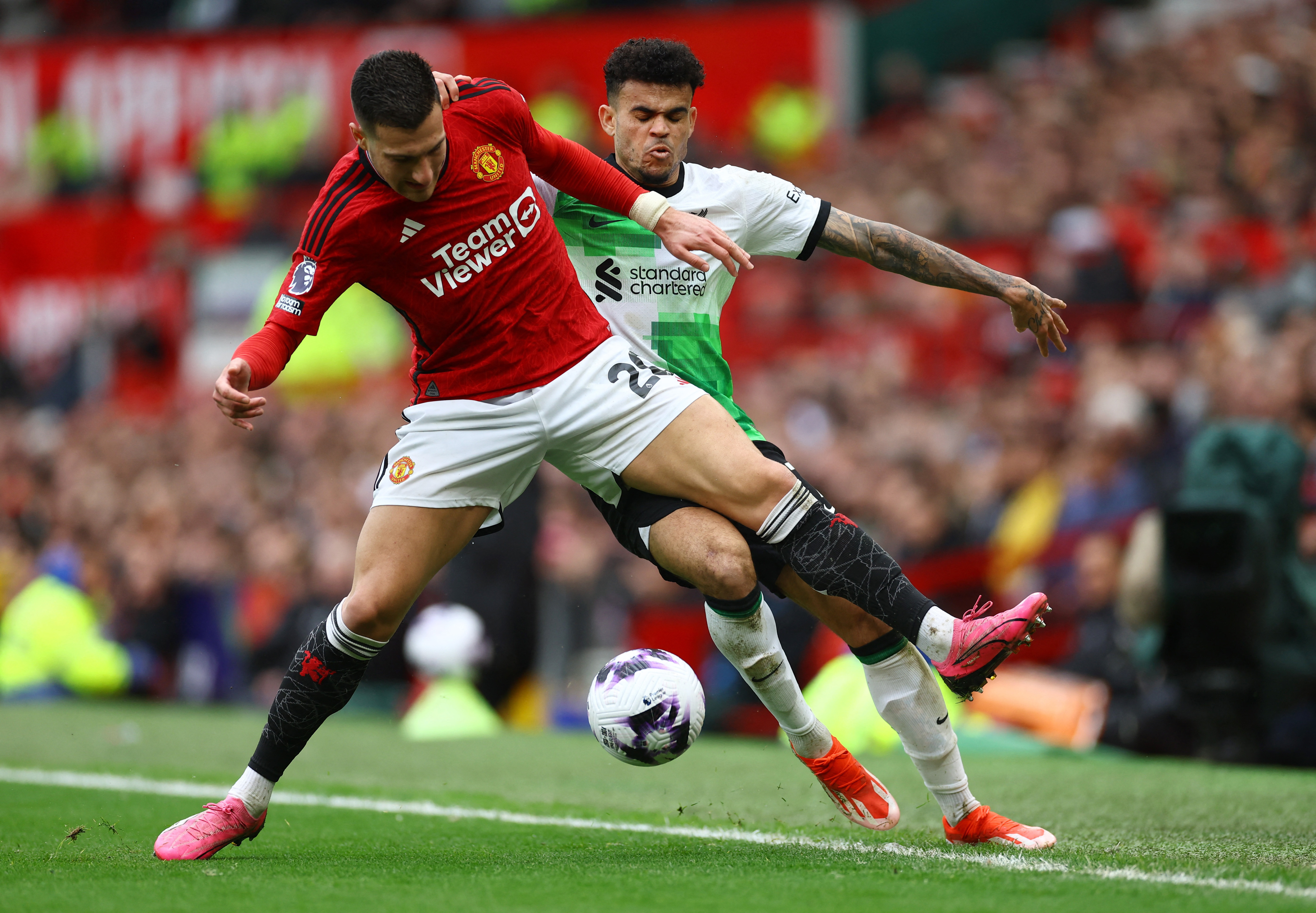 开云体育app-曼联客场战胜对手，取得三分