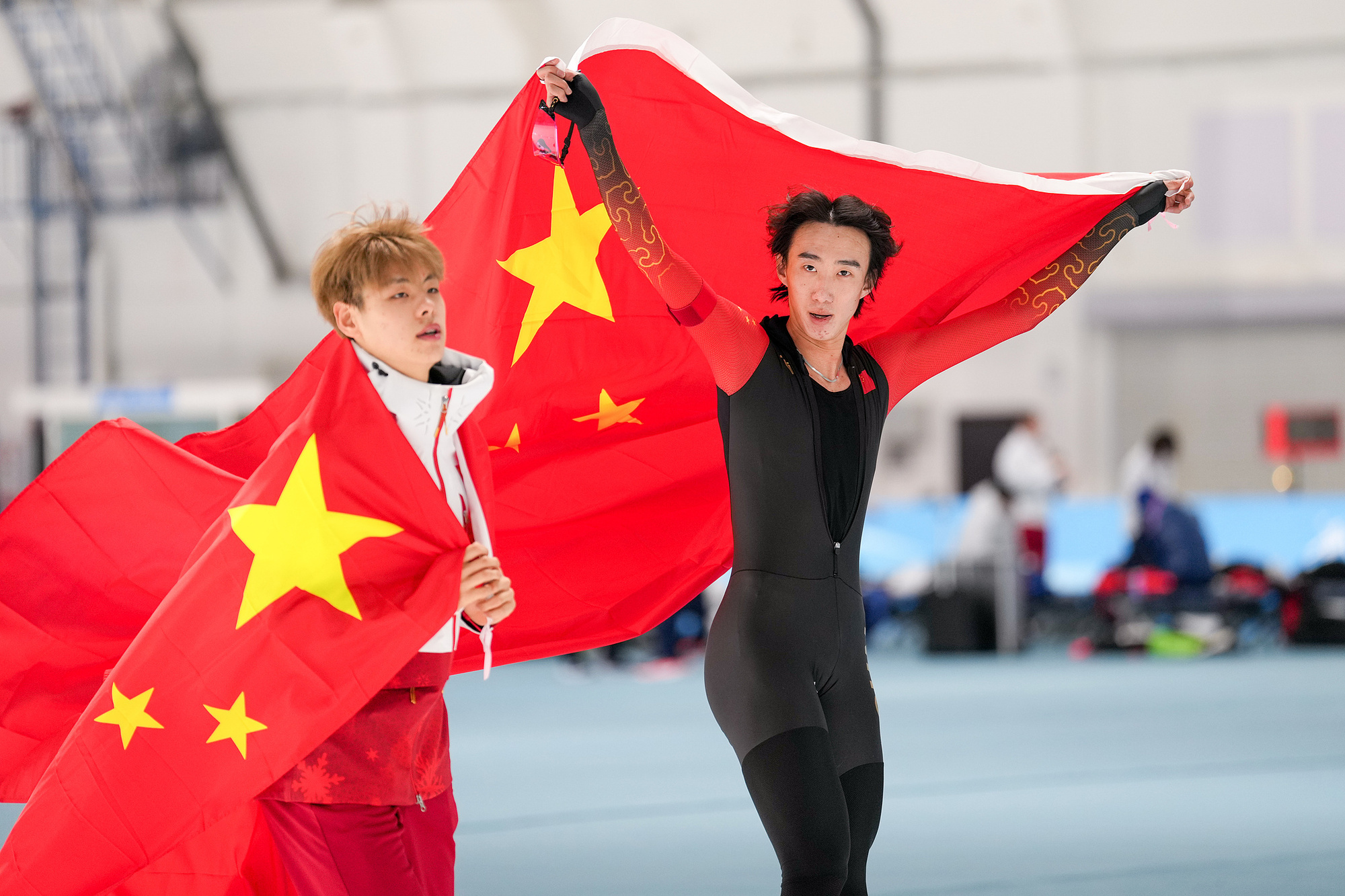 冰雪项目夺冠，选手滑出精彩演出