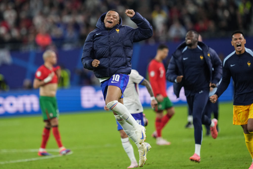 法国队成功战胜葡萄牙队取得八强