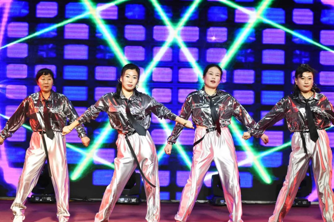 现场气氛火爆，比赛异常精彩