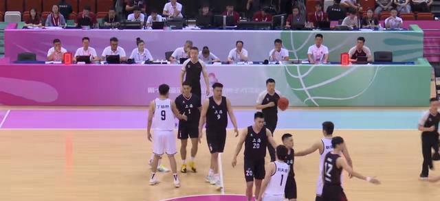 上海男篮坐镇主场，备战强敌