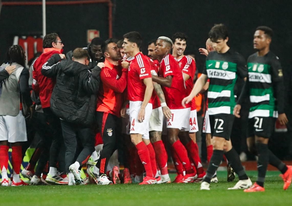 澳大利亚队遭遇不利连战