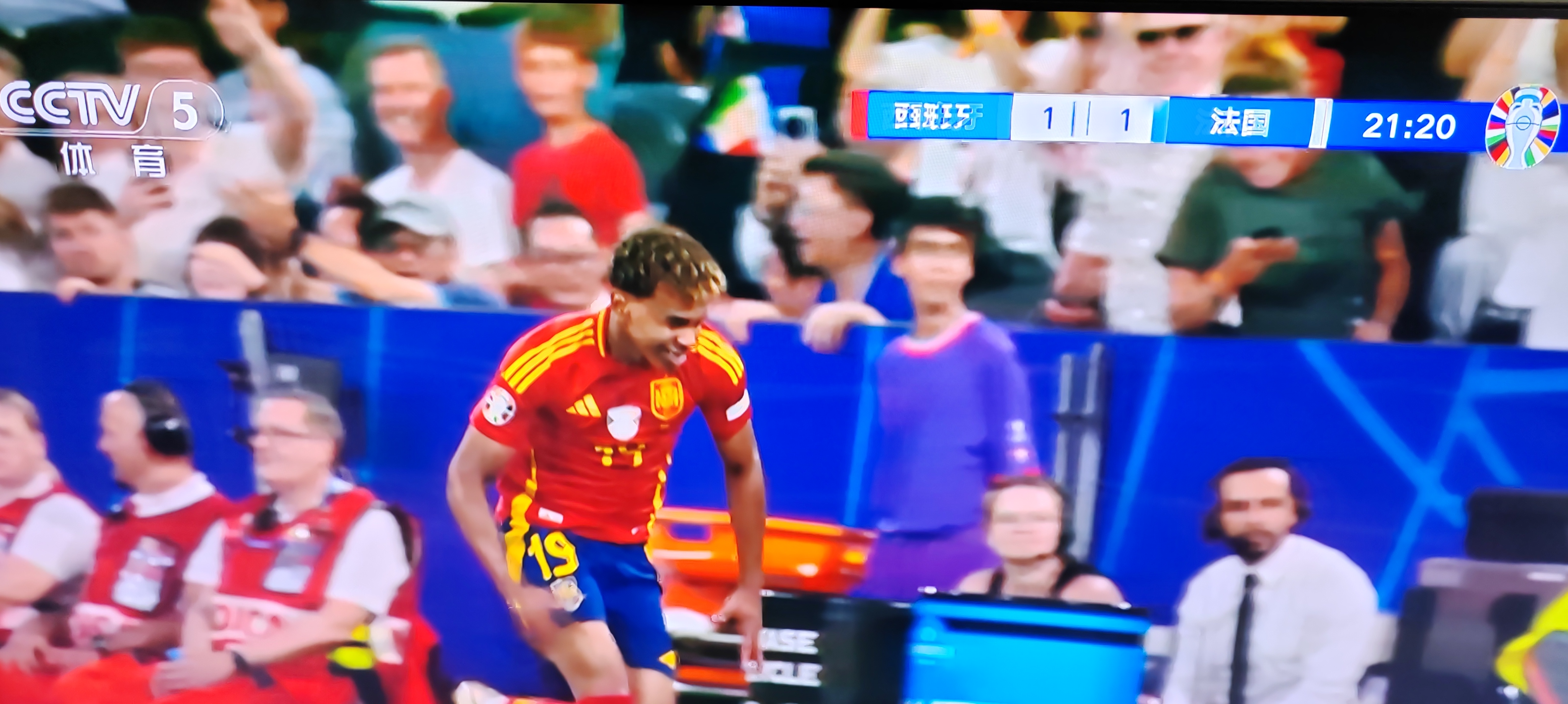 关于法国队豪取胜利，士气高涨向前的信息