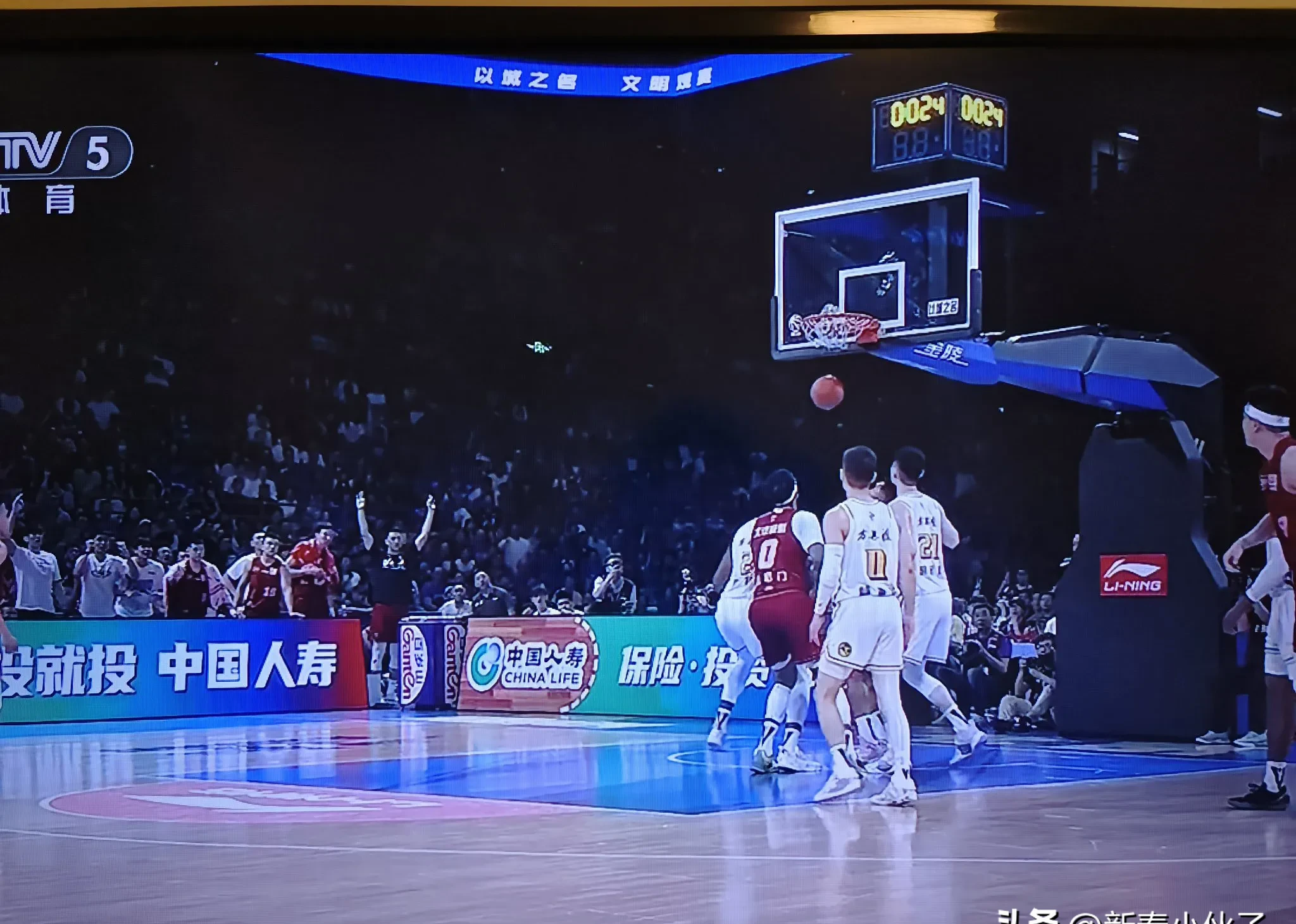 开云体育在线-八一队主场突破阿联，夺得胜利