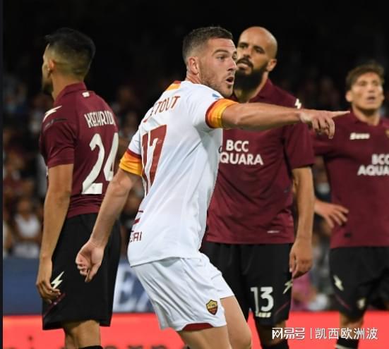 又是一场惊心动魄的足球对战