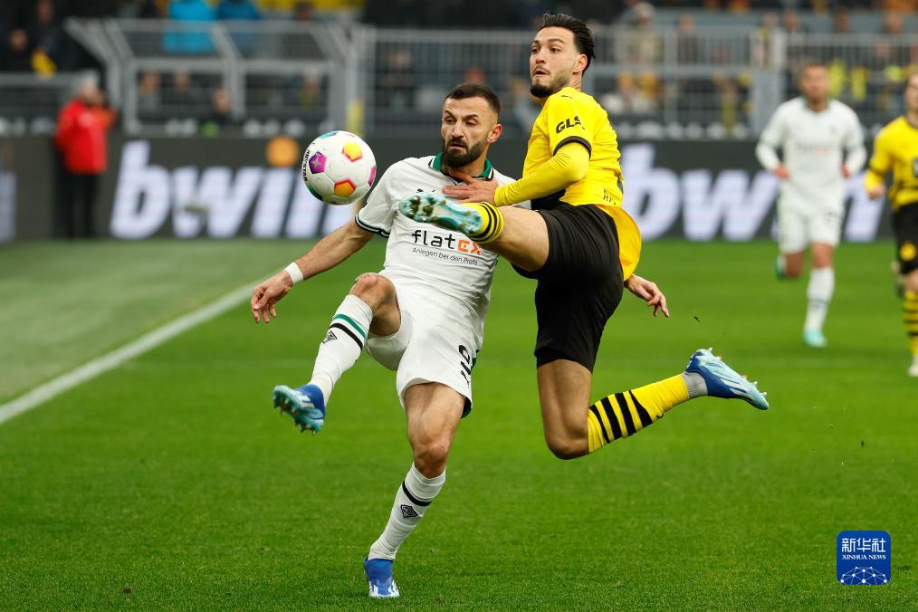 开云体育-包含门兴格拉德巴赫球员集体失常，需重整阵脚的词条