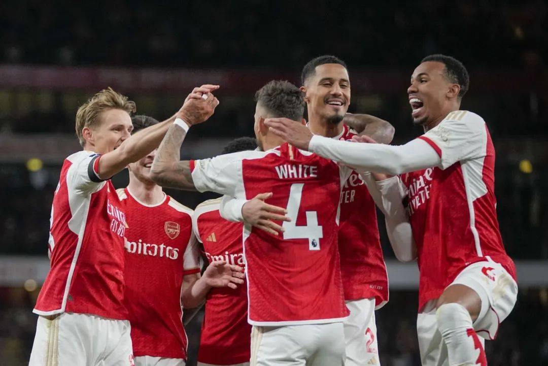 开云体育-阿森纳客场平热刺，英超争冠形势依然激烈