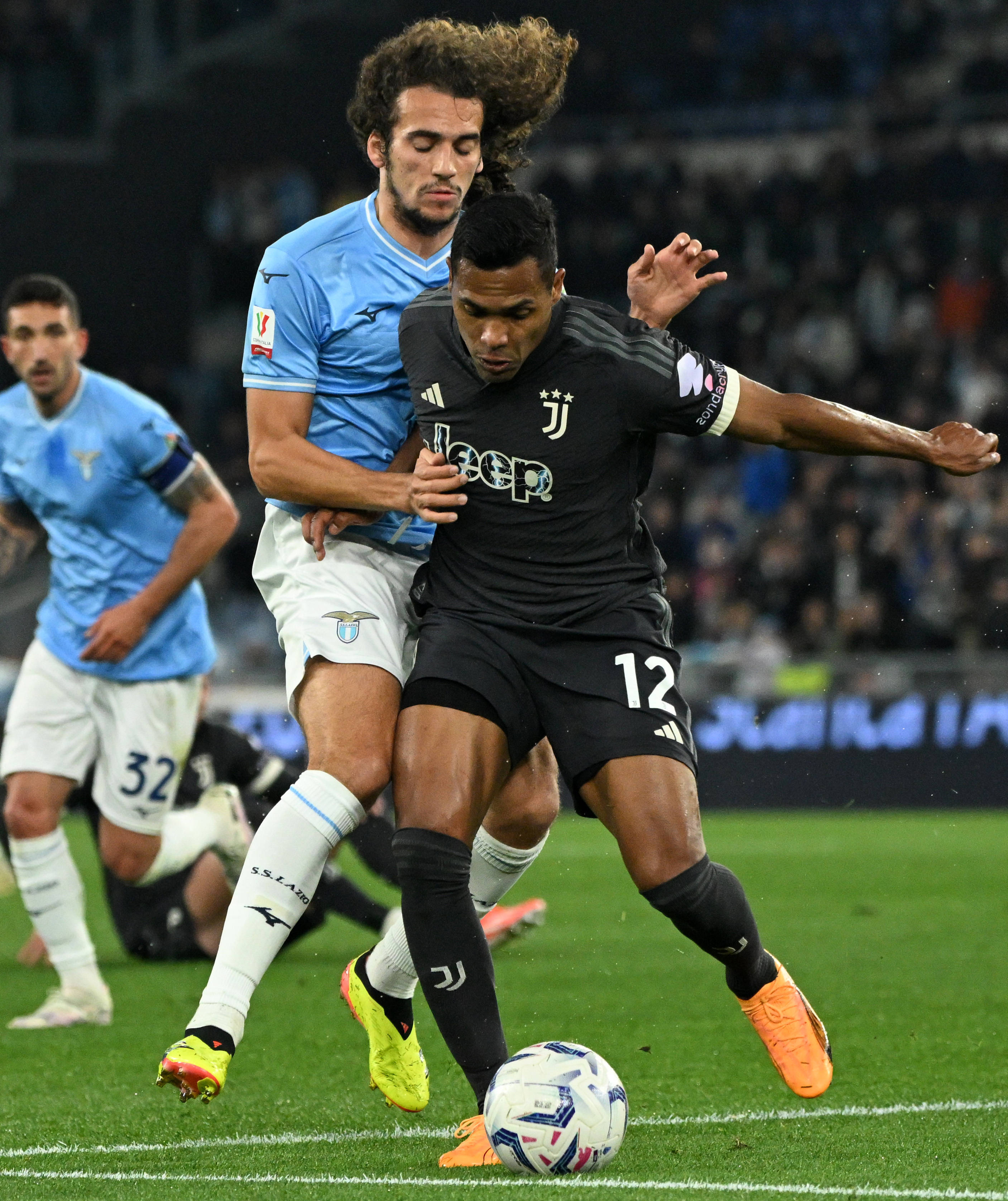 尤文图斯战胜对手，球迷热情支持的简单介绍