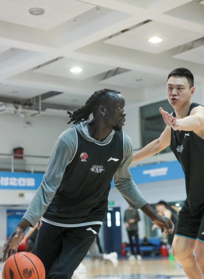 开云体育下载-北京首钢队新赛季挑战难度大增，球员备战艰苦的简单介绍