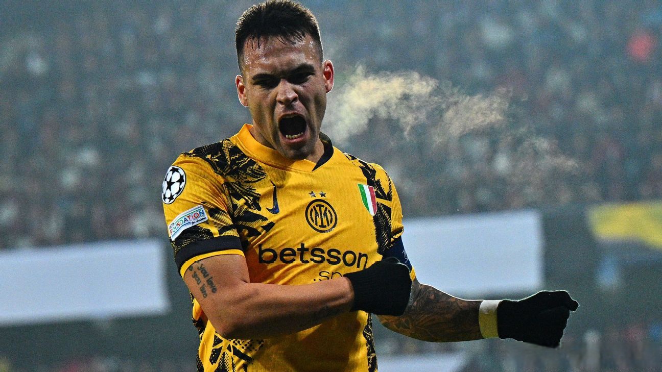 包含意甲猛兽横行，罗马那不勒斯一路竞争凶猛的词条