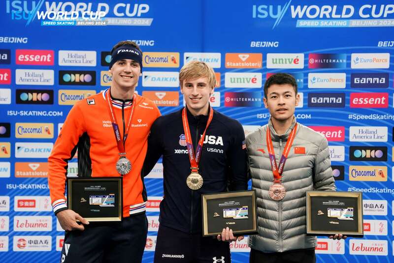 美国选手在速度滑冰项目上夺得金牌