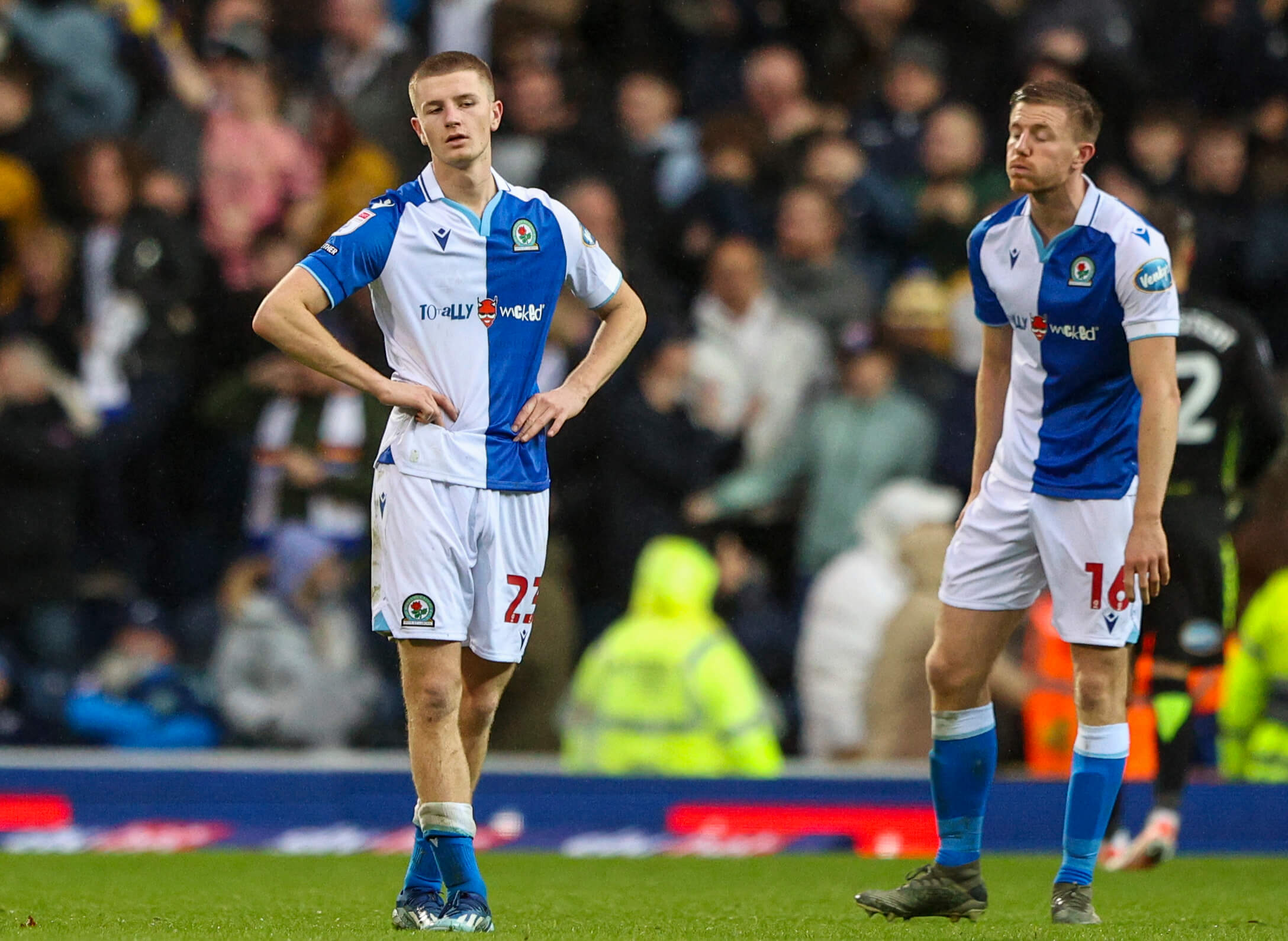 英格兰门将表现出色,稳固后防线的简单介绍 英格兰门将表现出色,稳固后防线的简单介绍