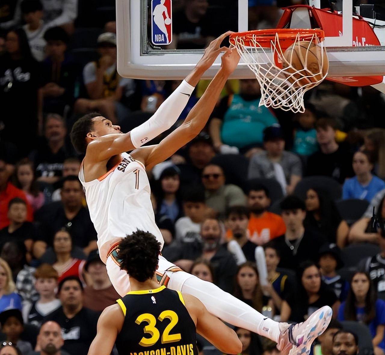 开云体育APP下载-辽宁队逆转马刺，库里带队取胜