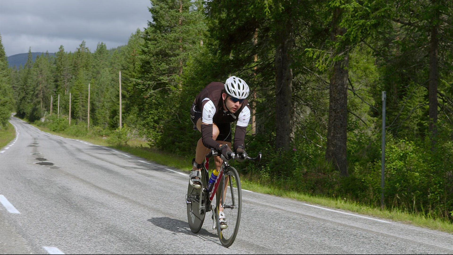 赛道奇迹,法拉利绝地逆转红牛二队,周冠宇刷新历史谱写新篇